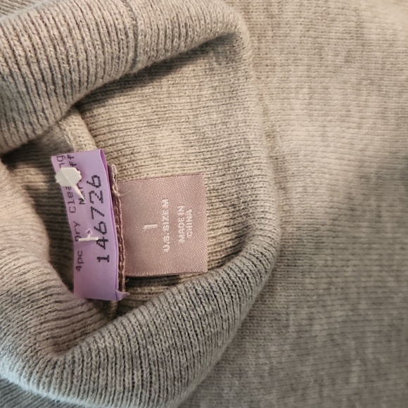 Chicos soft, cool wear turtle neck sweater. - Picture 3 of 4